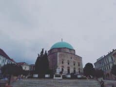 Dzsámi a belváros szívében