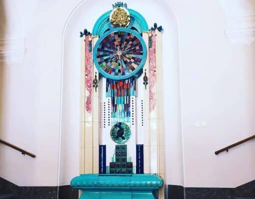 Egy műemlék épületbe rejtett emlékmű története