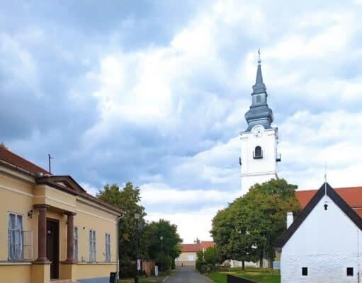 Középkori műemlékek között lépkedve Pásztón – 1. rész – Az Oskolamester házának és a mellette található épített kincseknek a története