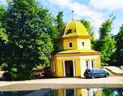 Egy meghitt hely a fasor mentén – A pécsi Kioszk története