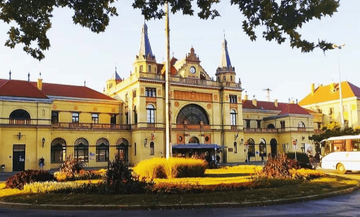 Vonatfütty, rohanó léptek, műemlékek, Pécs – avagy a végállomás neve: PÉCS #ép-sztoripercek14