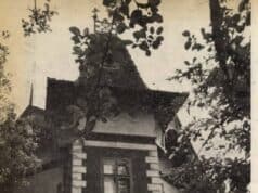 „Kastély” a gyümölcsfák és fenyők lombjai között – Ivánkapusztai Vadászkastély