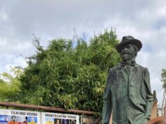 ItaliaN(APLÓ) # 5. – NOUVO TEATRO VERDI FŐBEJÁRATA, A MELLETTE LÉVŐ MESESZÉP MŰEMLÉK + VERDI ÉS PUCCINI SZOBRA (MONTECATINI TERME )