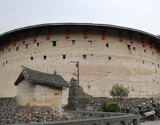 Fujian Tulou ( 福建土楼) – Kína (CN), Fucsien (Fujian, 福建) tartomány + ENGLISH TEXT